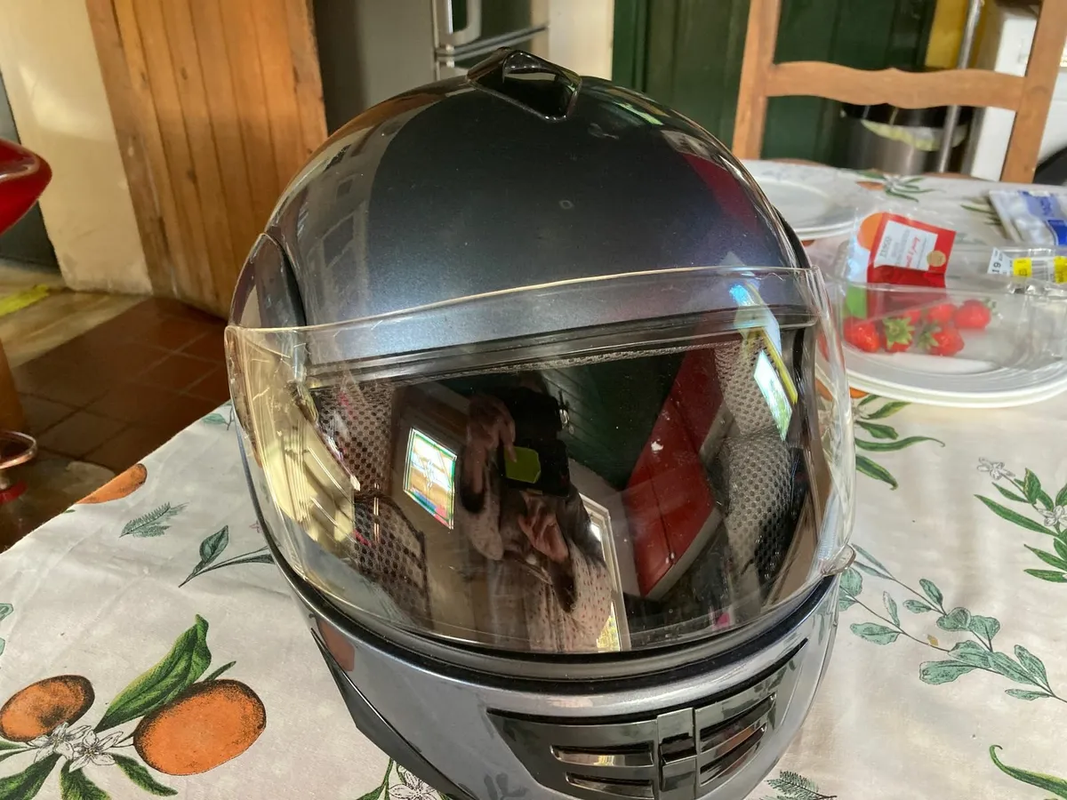 Men's L motorcycle helmet - as new - Image 3