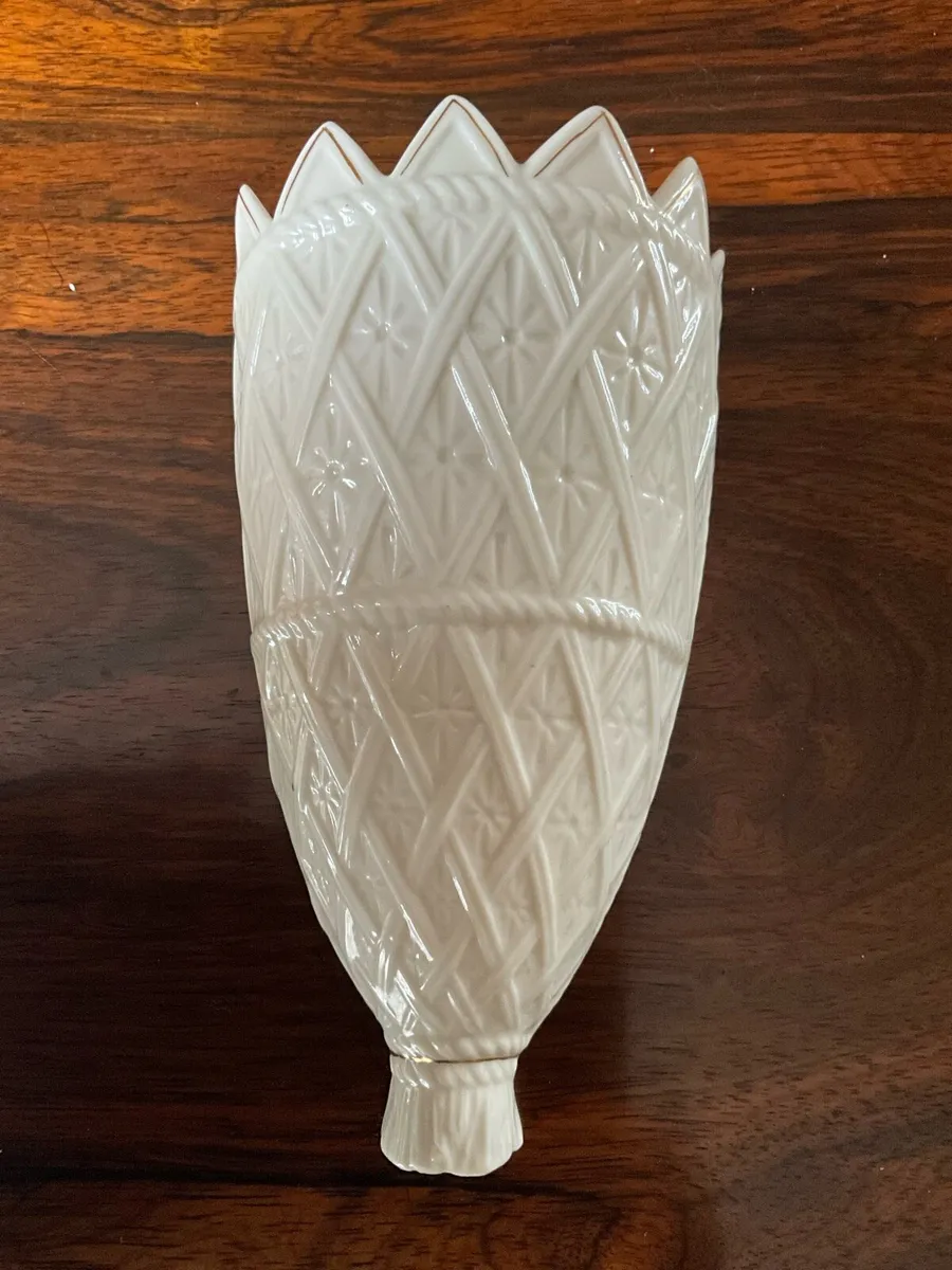 Limited Edition Belleek Tassel Wall Bracket - Image 4