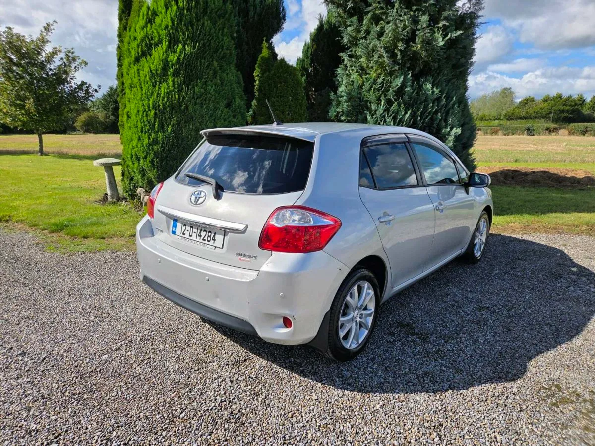Very Low Mileage Toyota Auris 1.4 D4d Sport Auto - Image 3