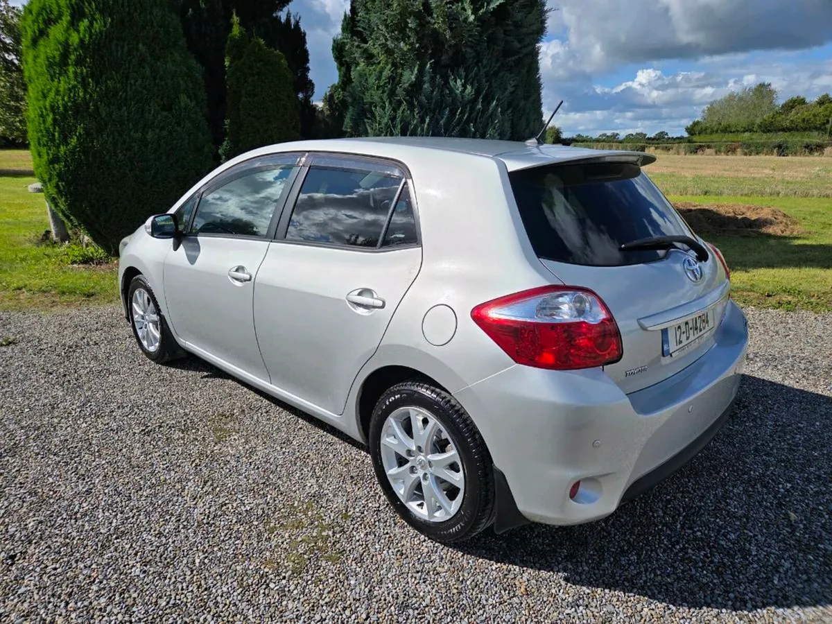 Very Low Mileage Toyota Auris 1.4 D4d Sport Auto - Image 4