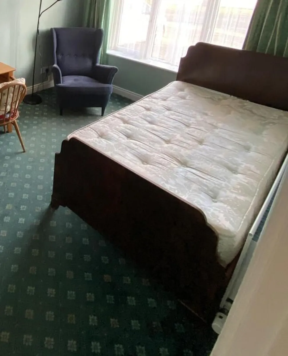 Bed - Image 1