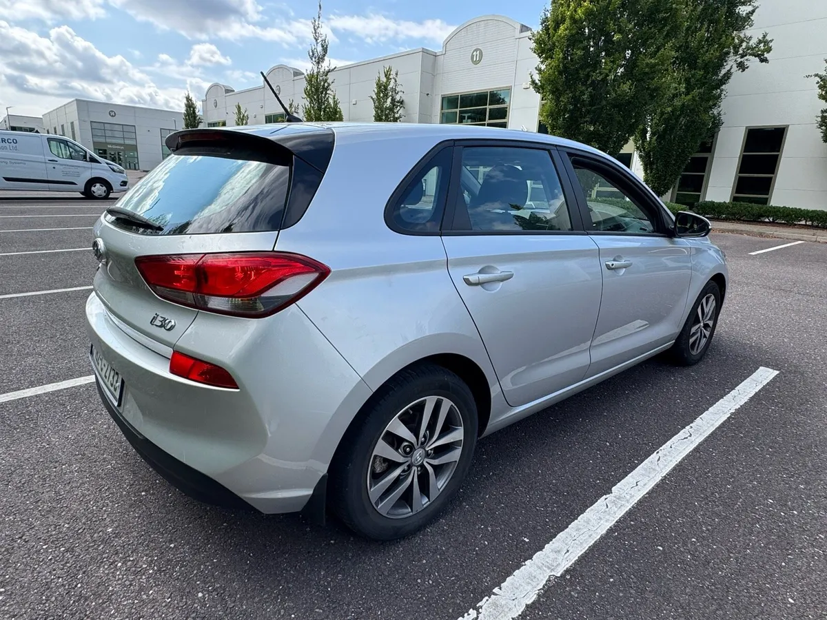 Hyundai i30, Top End Rattle. Needs attention. - Image 4