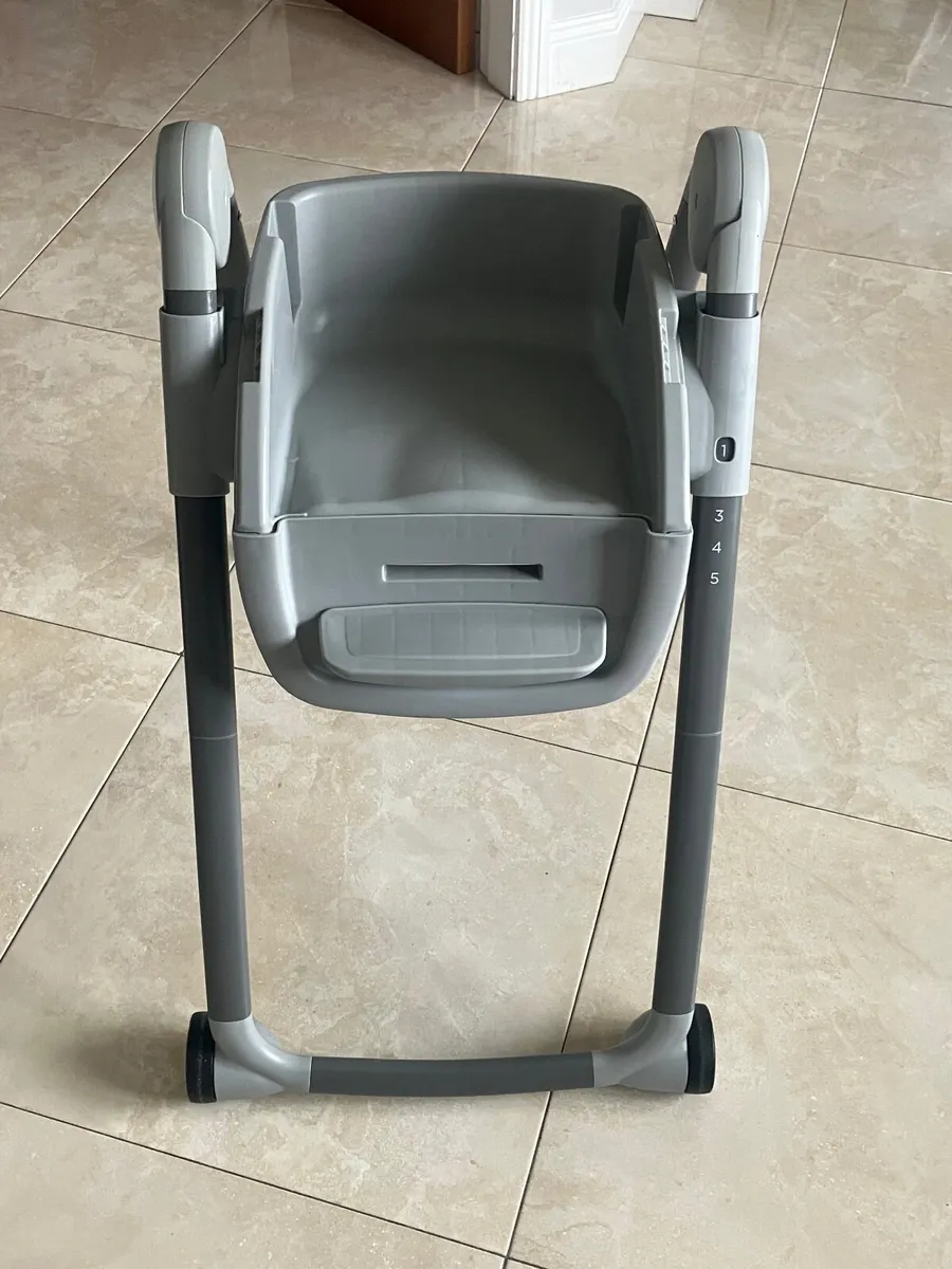High chair - Image 2