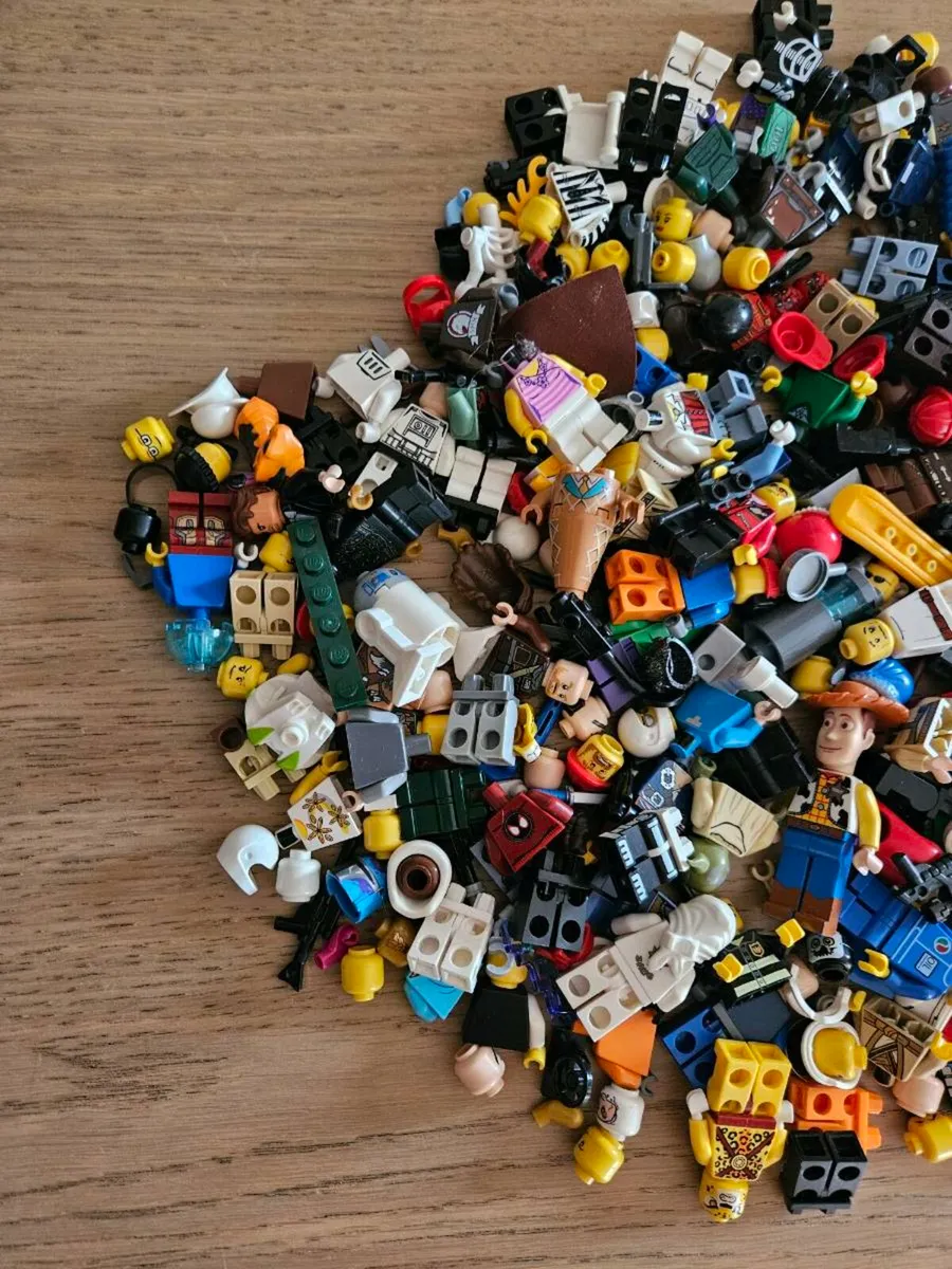 Lego minifigures spare parts - Image 2