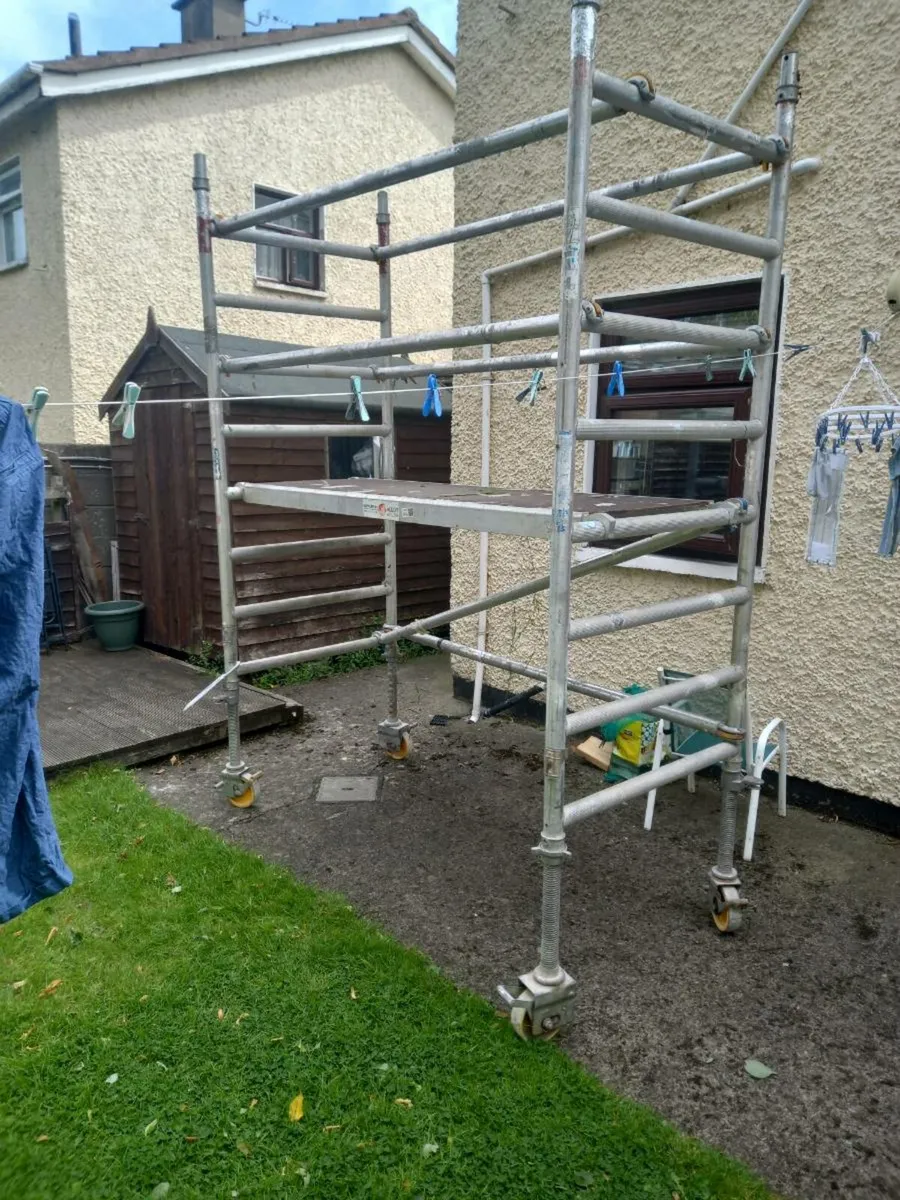 Mobile tower scaffolding - Image 1