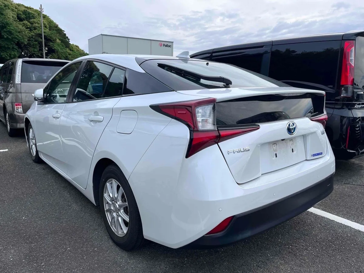 21 Toyota Prius landing Dublin 26/9/25 Taxi Plate - Image 2