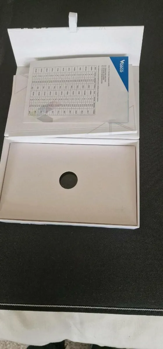 Pocket sized Vasco 4 digital Translator - Image 2