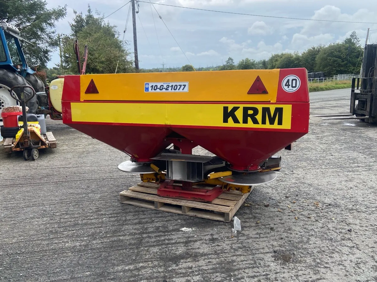 Selection of second hand sprayers and spreader - Image 4