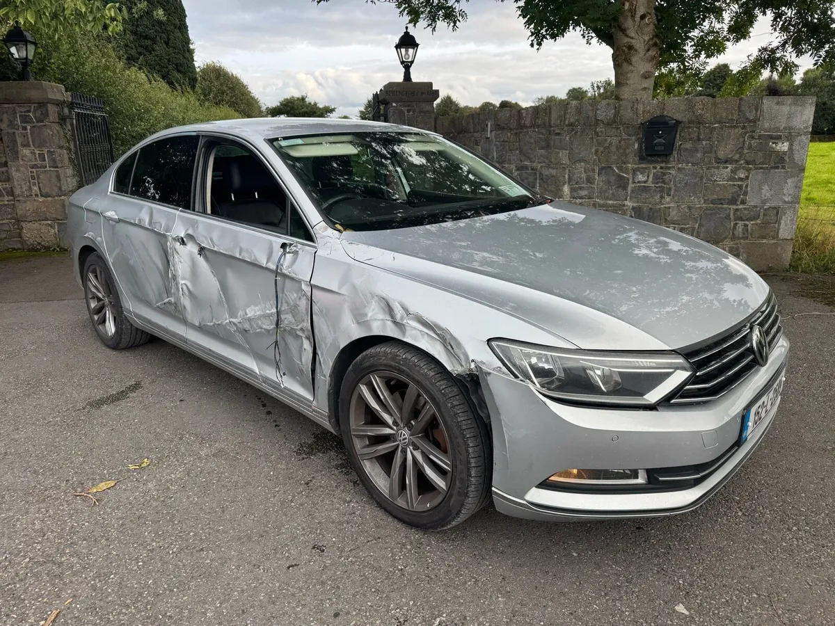 2015 VW Passat - Image 2