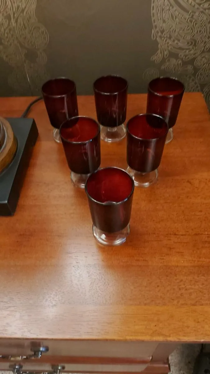 Ruby Red Vintage   Glasses - Image 2