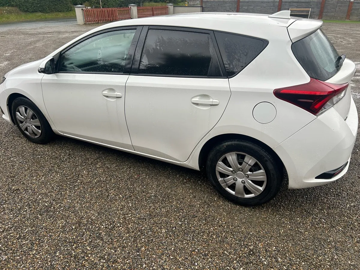 Toyota Auris Van - Image 2