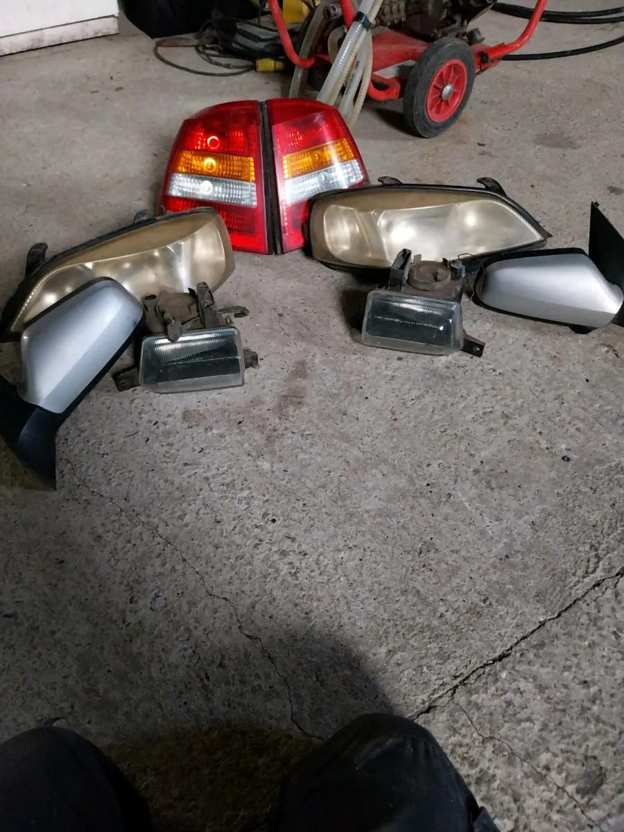 Car parts - Image 1