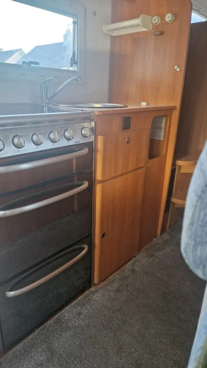 Motorhome - Image 4