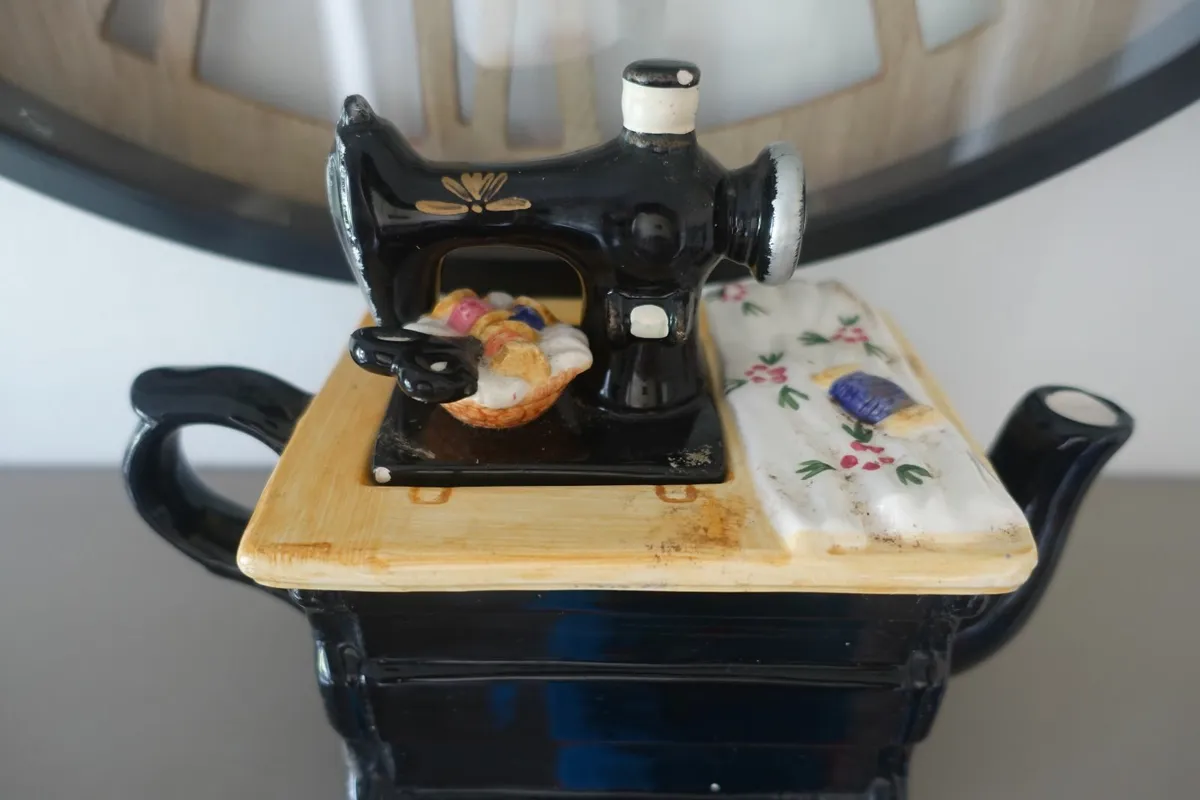 Teapot in the Shape of a Sewing Machine - Image 2