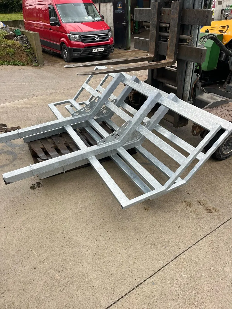 Bale racks - Image 3