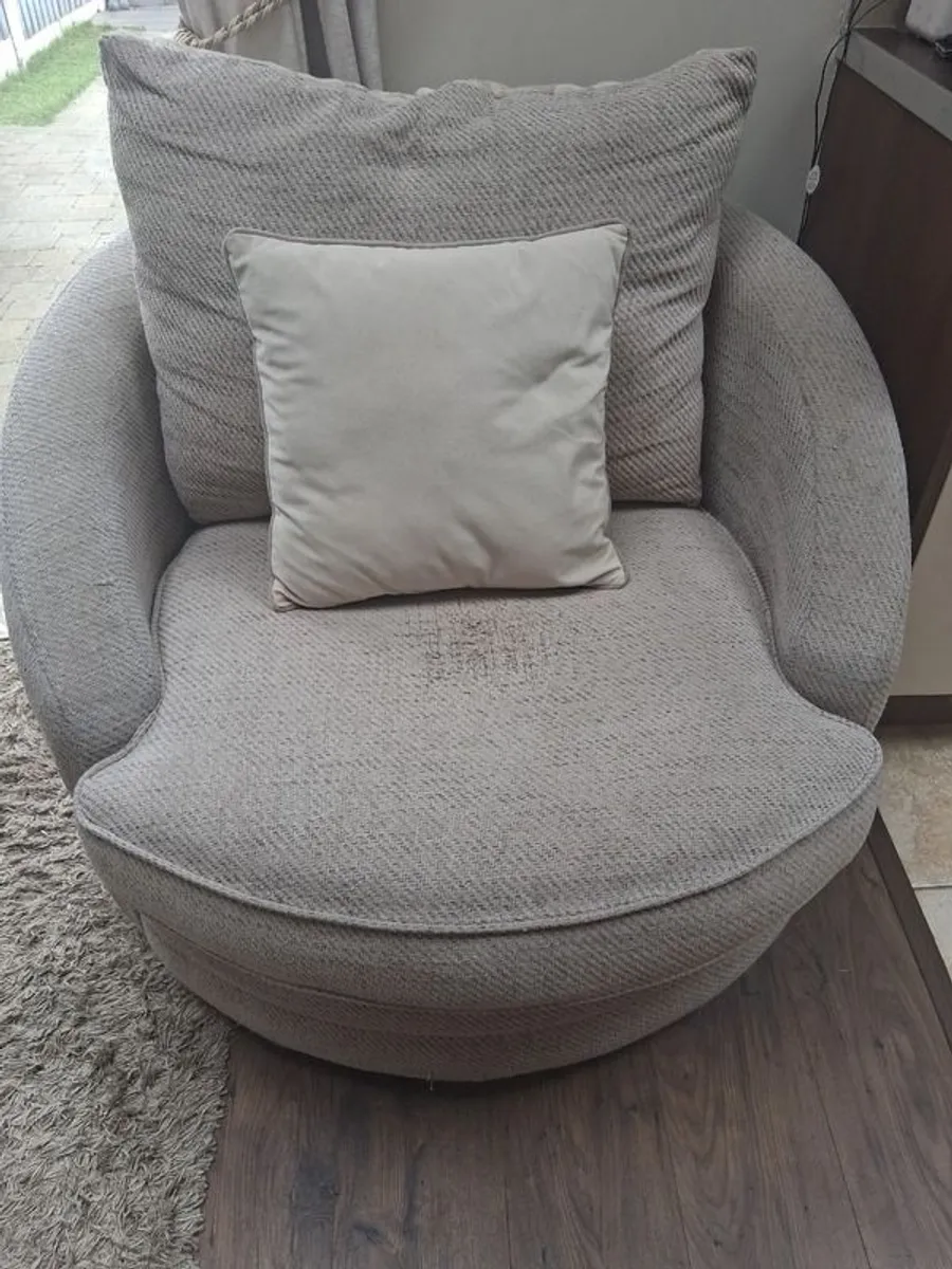 Beige Swivel chair - Image 1