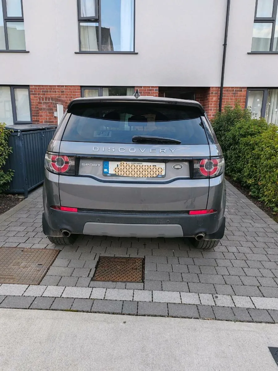 182 Land Rover Discovery Sports 7 seater - Image 3