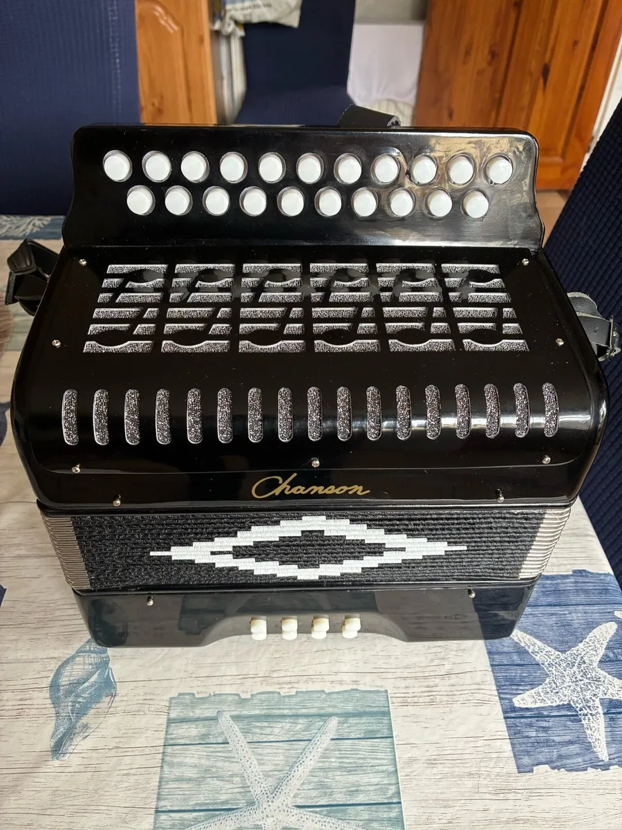 Chandon Accordion - Image 1