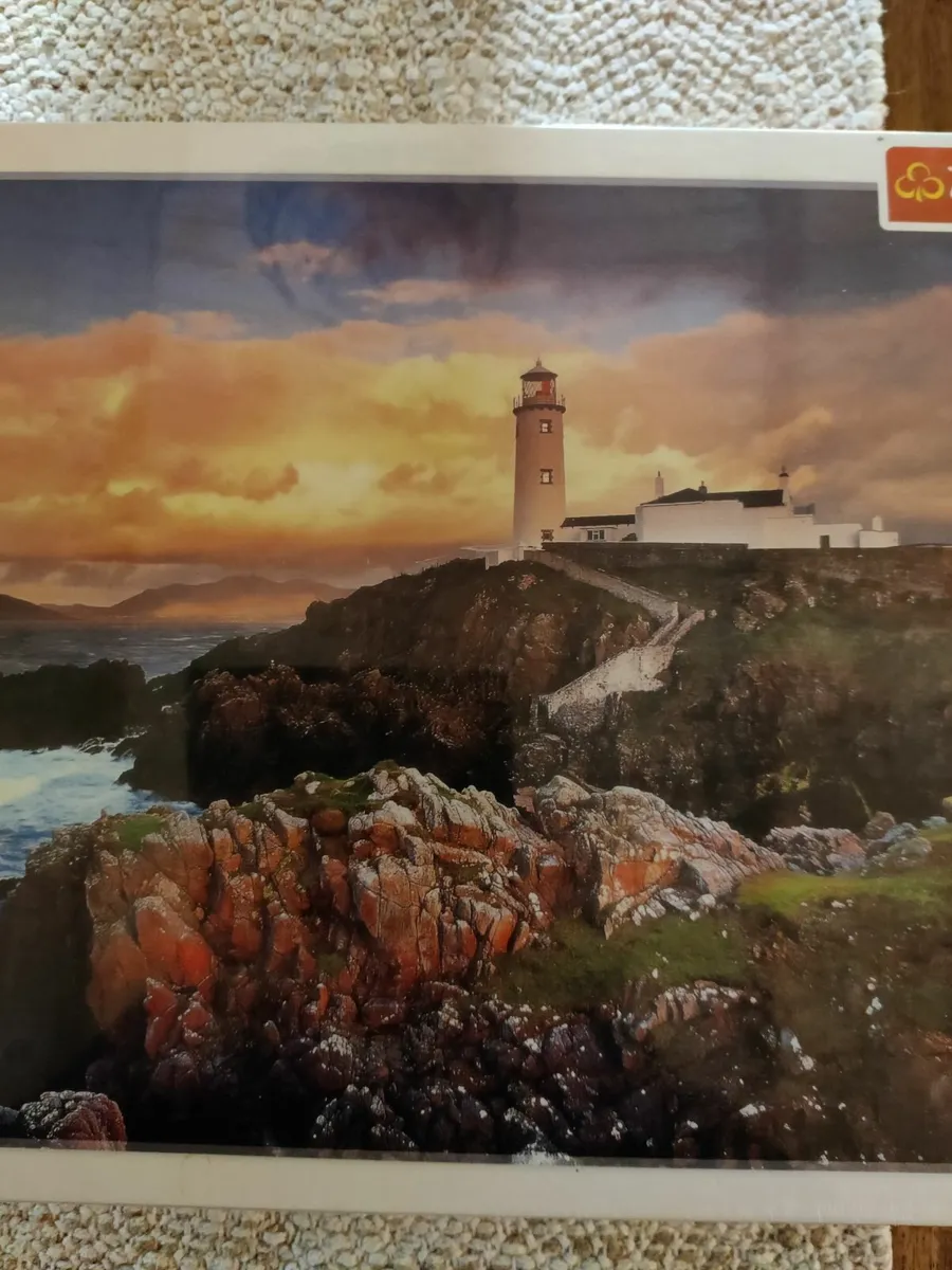 1500 piece Lighthouse Jigsaw Puzzle - Image 1