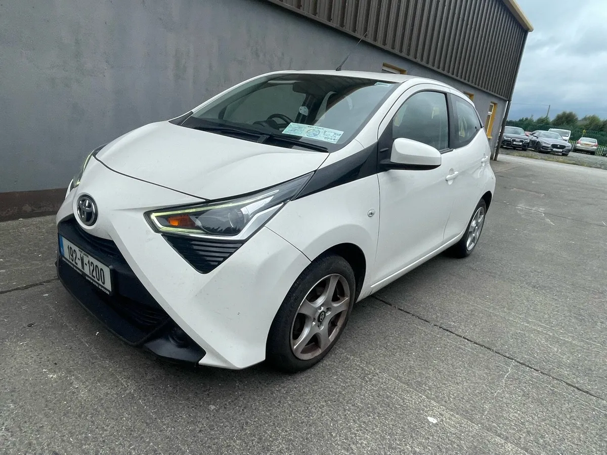 2019 Toyota Aygo. Light damage. - Image 4