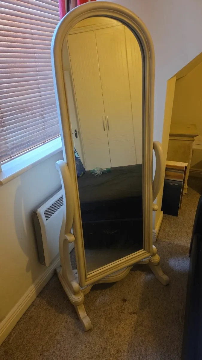 Mirror, free standing - Image 1