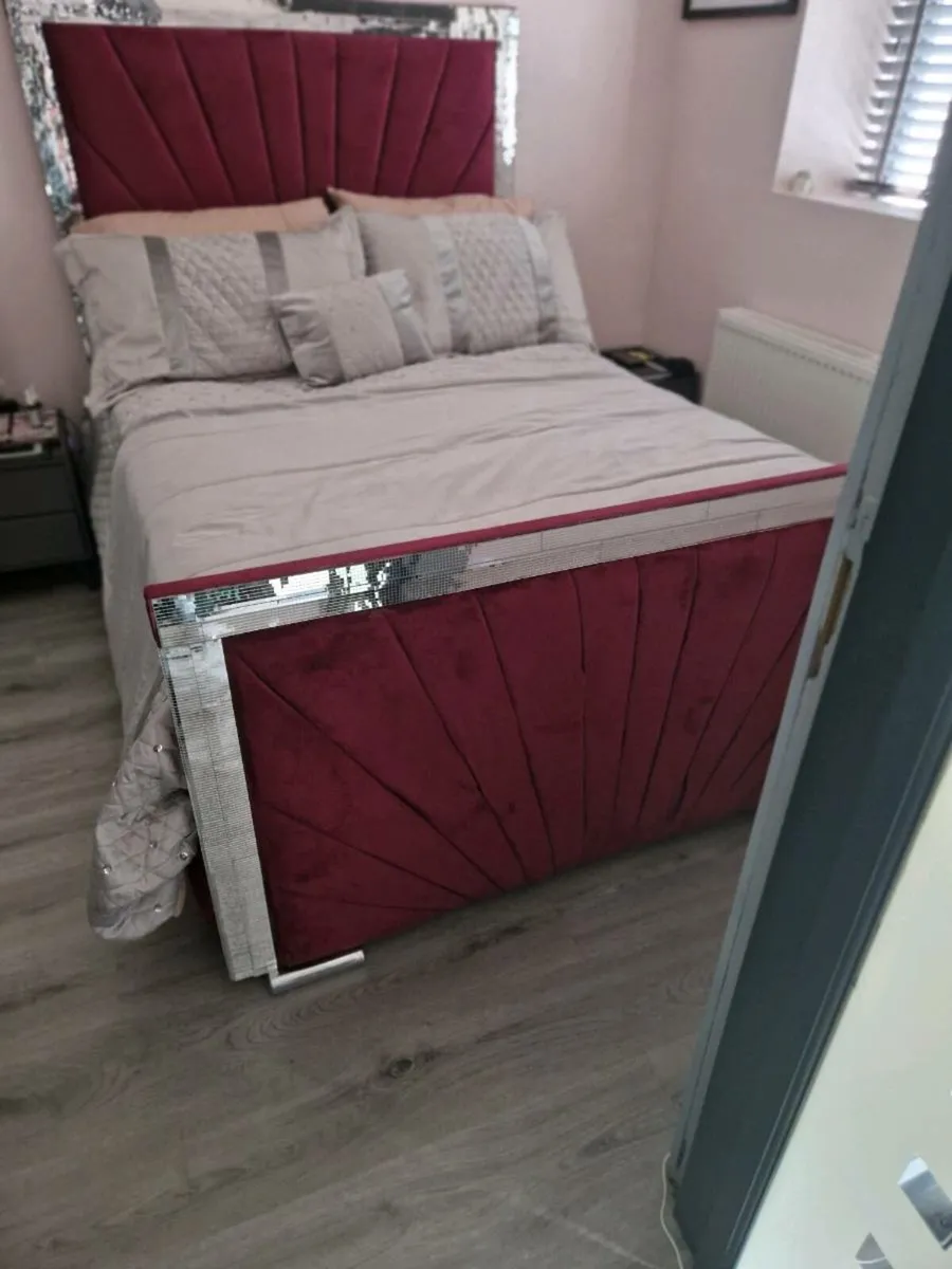Double bed - Image 1
