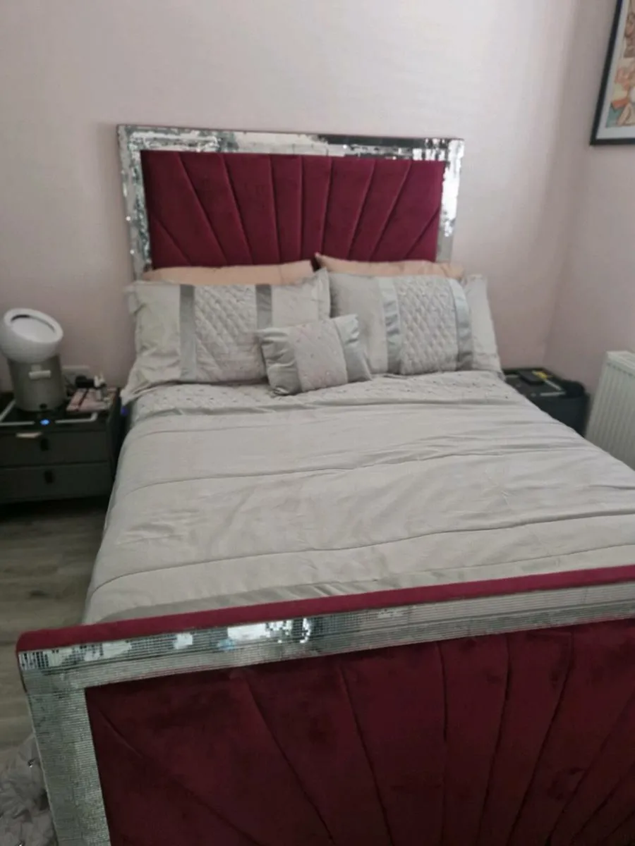 Double bed - Image 2