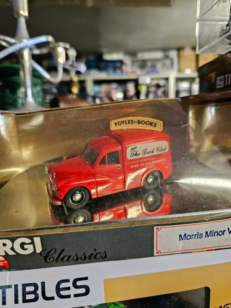Corgi Morris Minor Foyles Books Van - Image 1