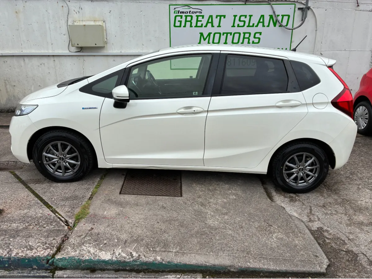 Honda Fit 1.5 petrol hybrid automatic - Image 3