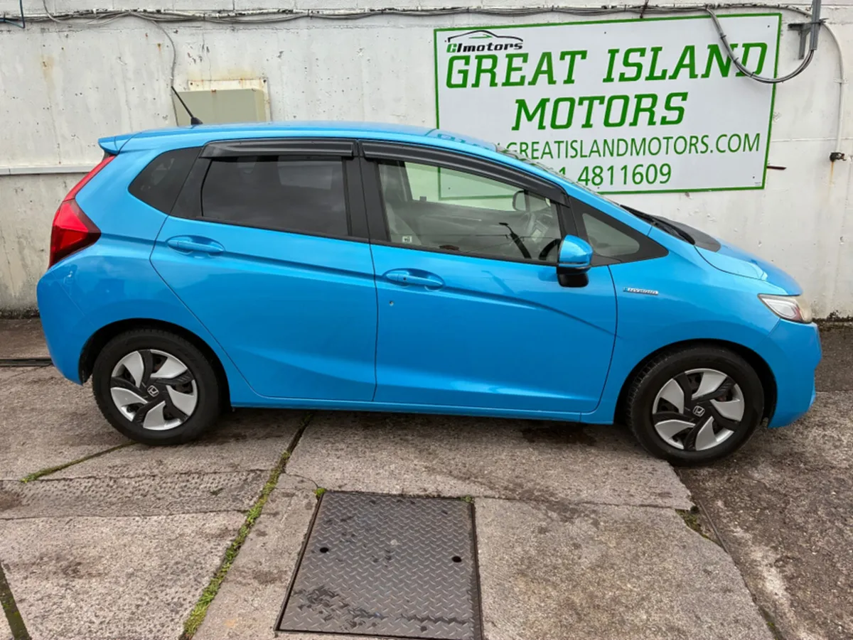 Honda Fit 1.5 petrol hybrid automatic - Image 4