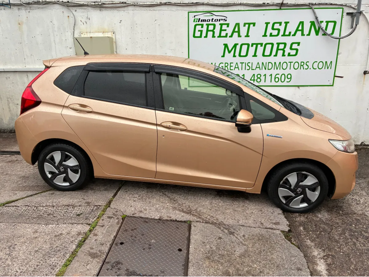 Honda Fit 1.5 petrol hybrid automatic - Image 3