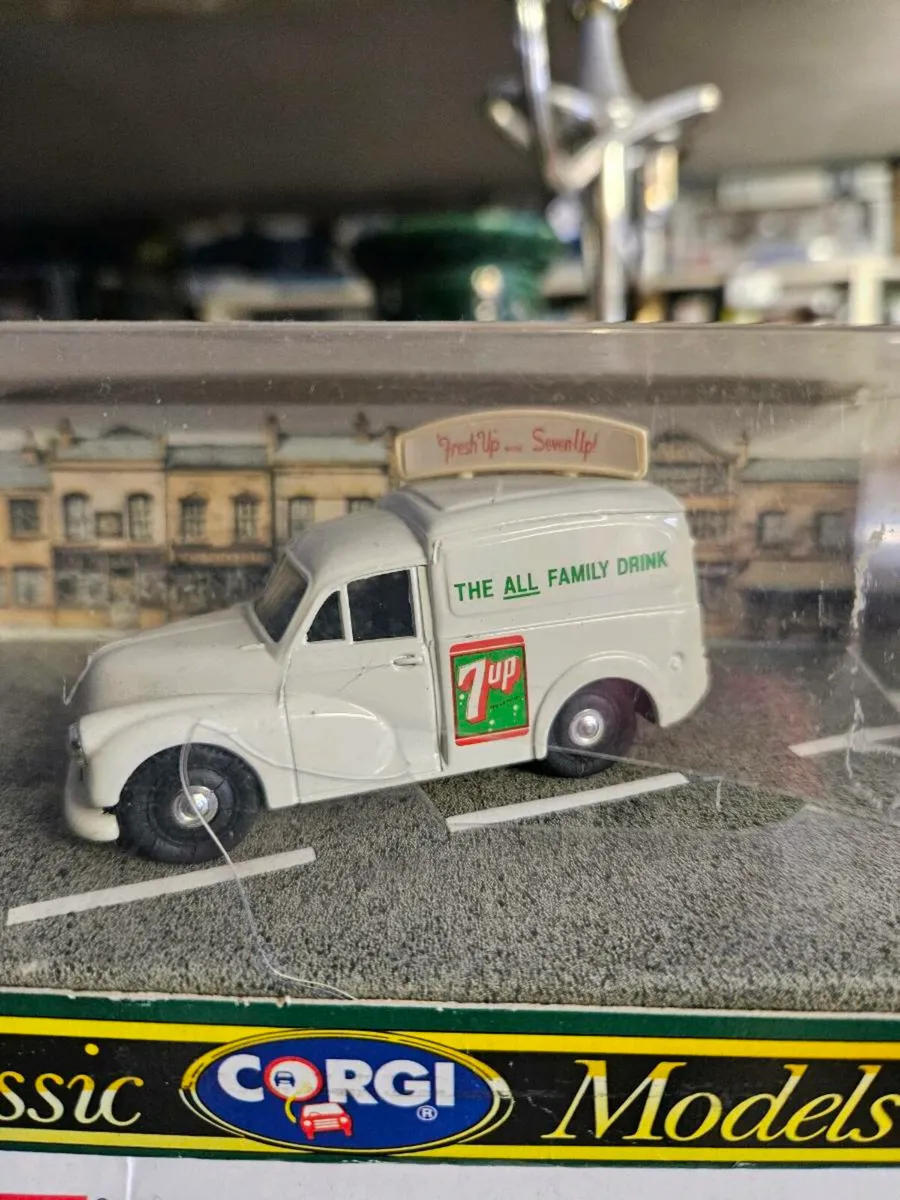 Corgi Morris Minor 7up Van - Image 2
