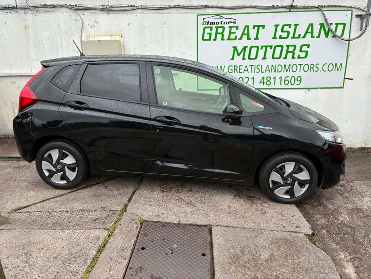 Honda Fit 1.5 petrol hybrid automatic - Image 4