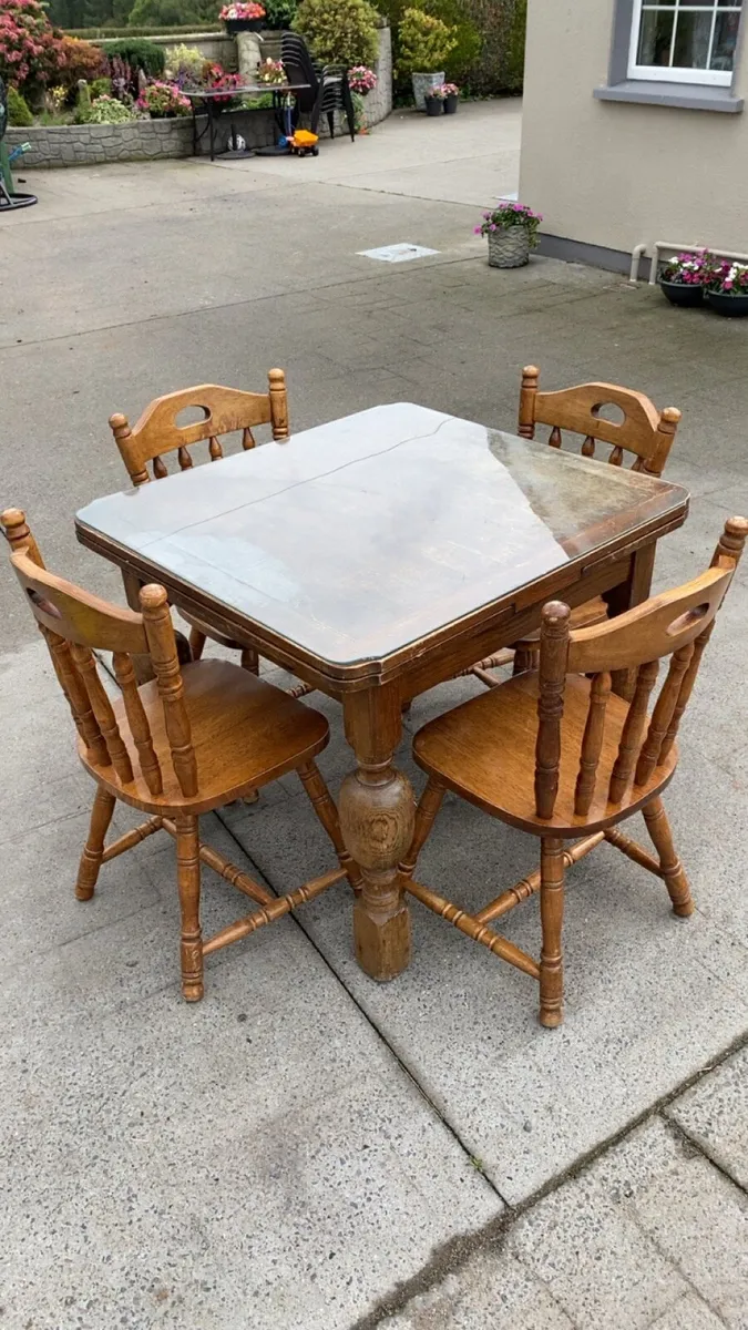 Tables chairs - Image 1