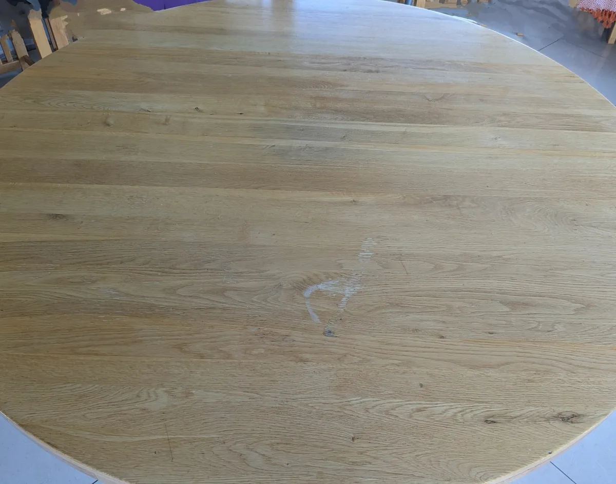 Solid oak dining table & chairs - Image 3