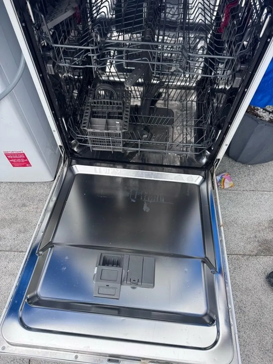 whirlpool dishwasher. 150 or nearest offer. Need gone asap - Image 3