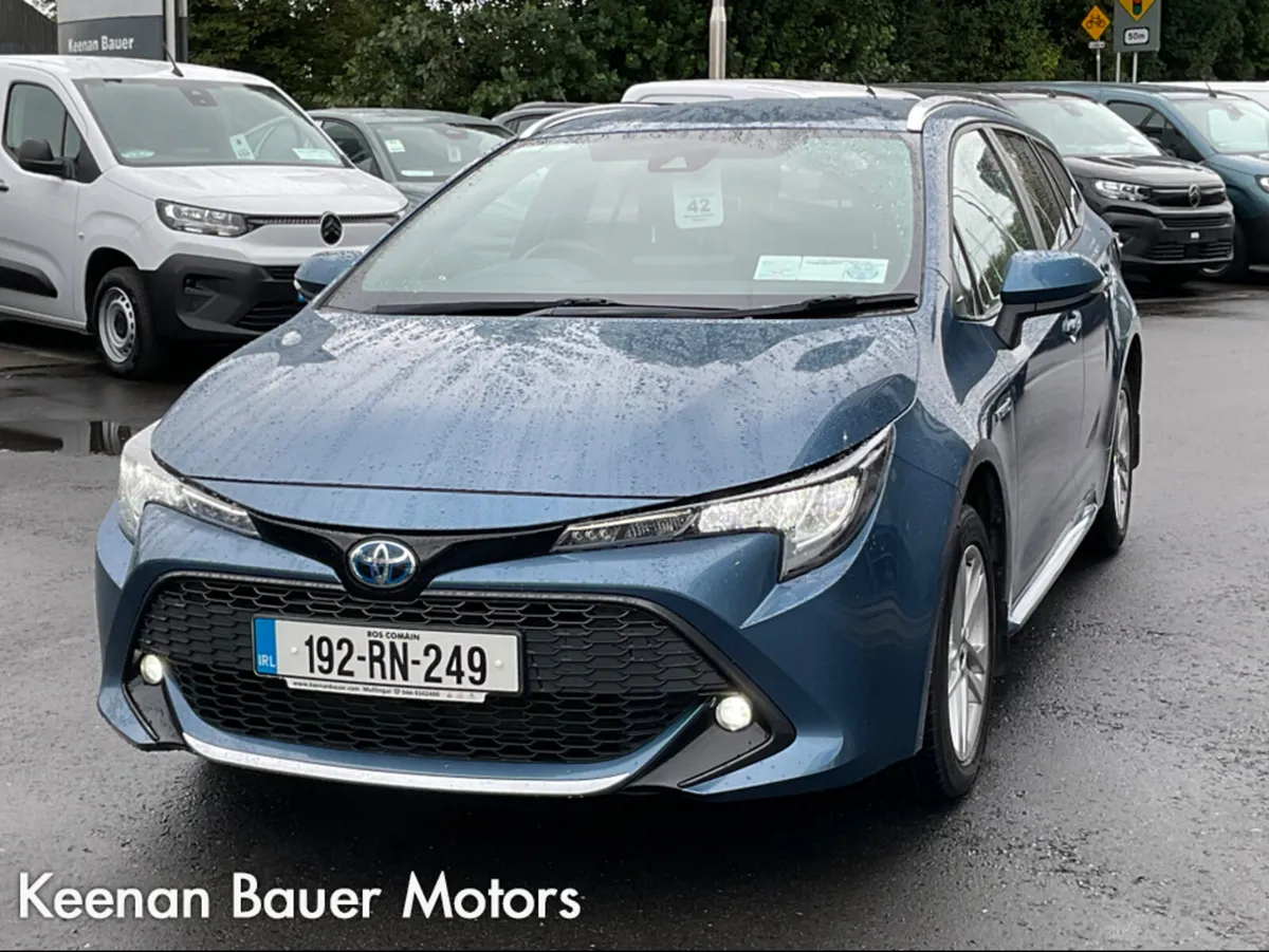 Toyota Corolla LUNA T/S 4DR AUTO HYBRID - Image 1