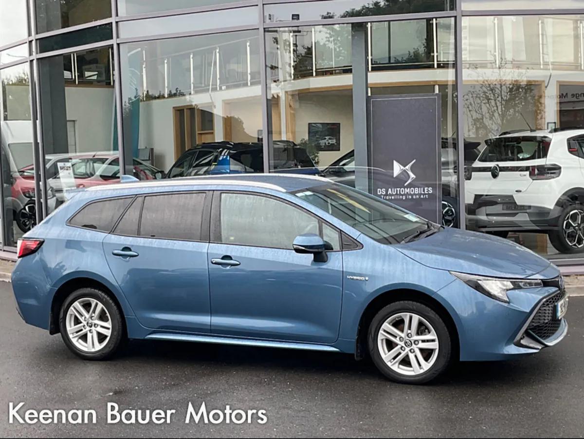 Toyota Corolla LUNA T/S 4DR AUTO HYBRID - Image 2
