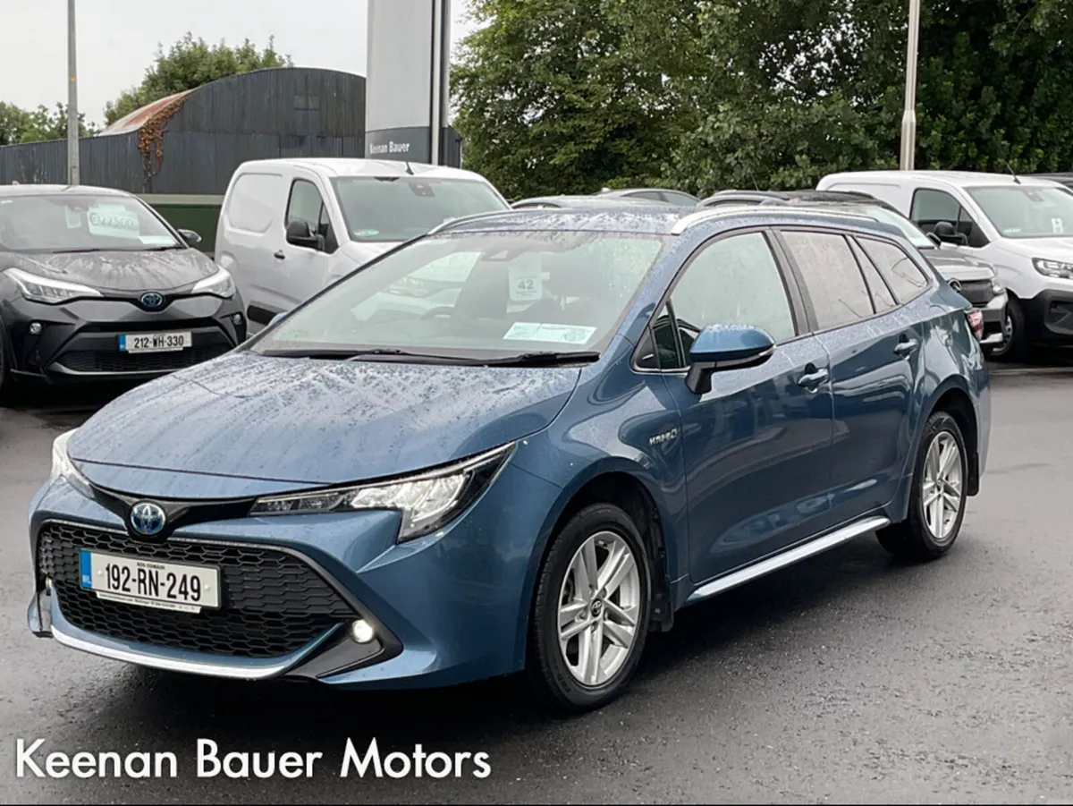 Toyota Corolla LUNA T/S 4DR AUTO HYBRID - Image 3