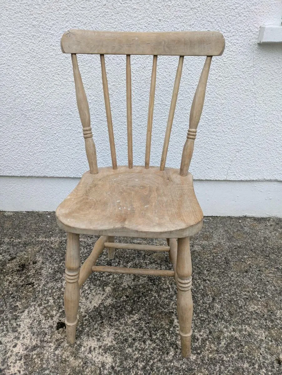 2 wooden chairs - Image 1