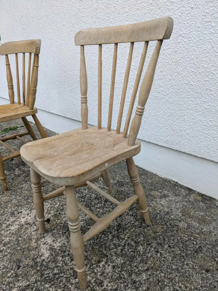 2 wooden chairs - Image 2