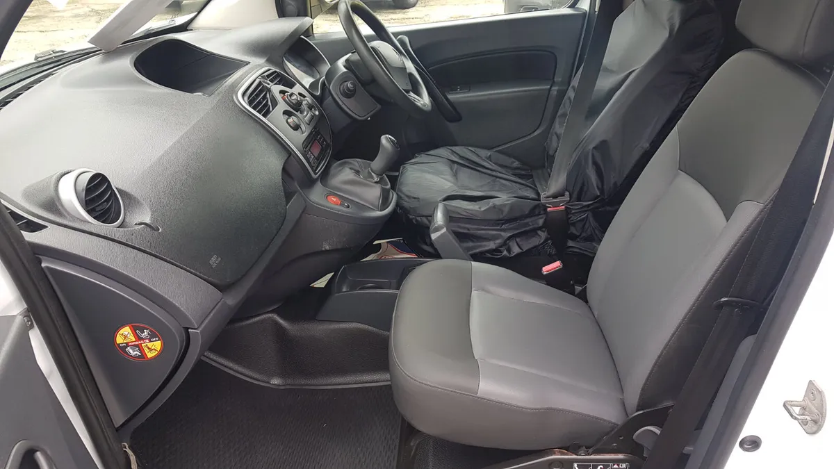 Renault Kangoo MAXI 192D LOW KM AS NEW VAT INVOICE - Image 4