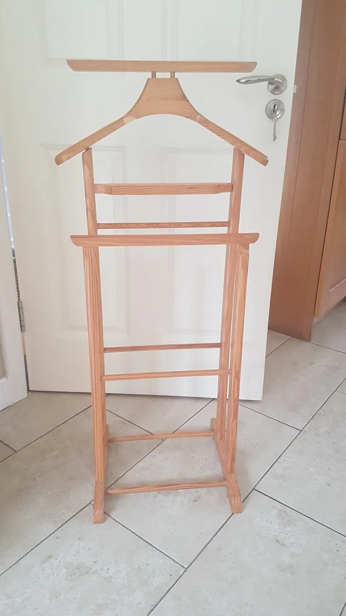 suit hanger / stand - Image 1