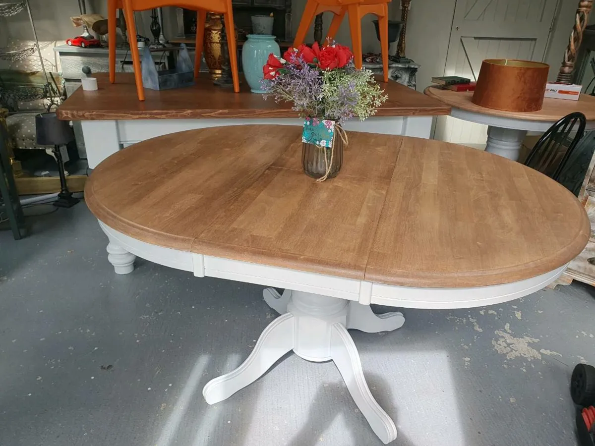 6 seater extendable dining table - Image 2