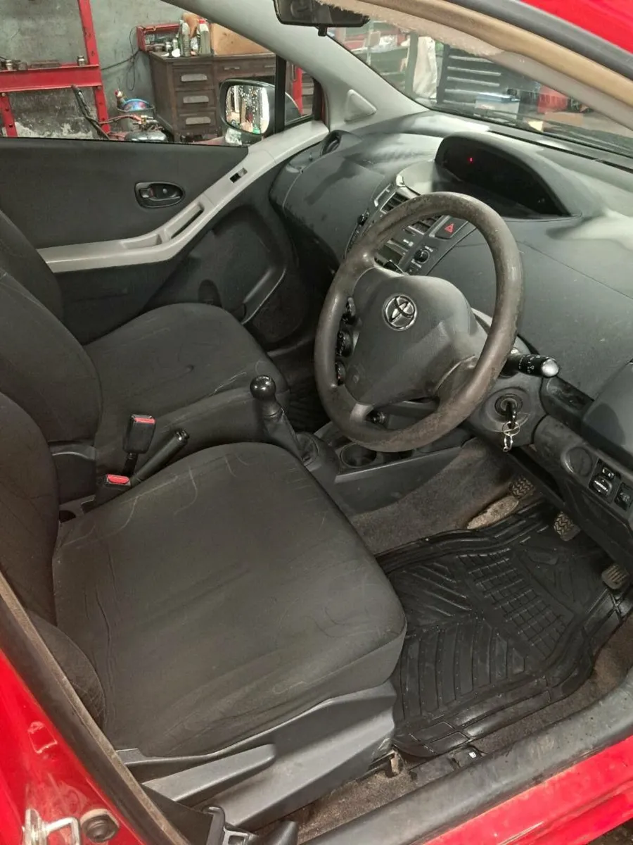 Toyota Yarus 2011 - Image 3