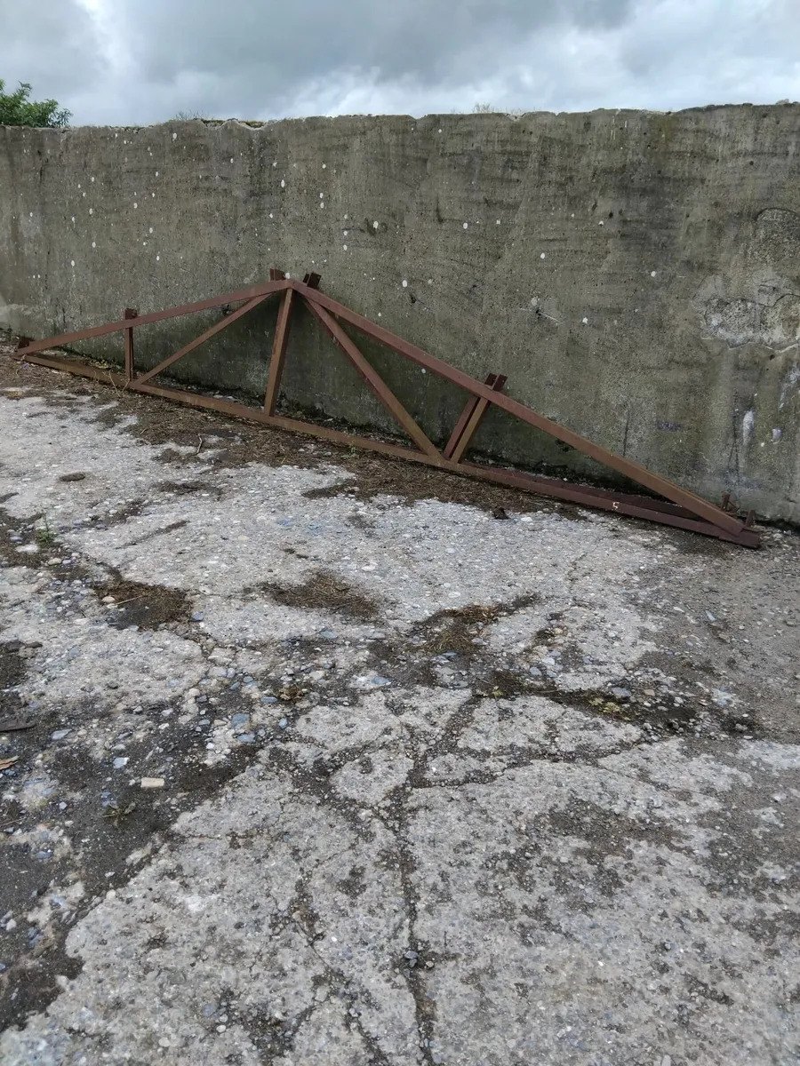 Shed roof trusses.sprayer..quad trailer - Image 1