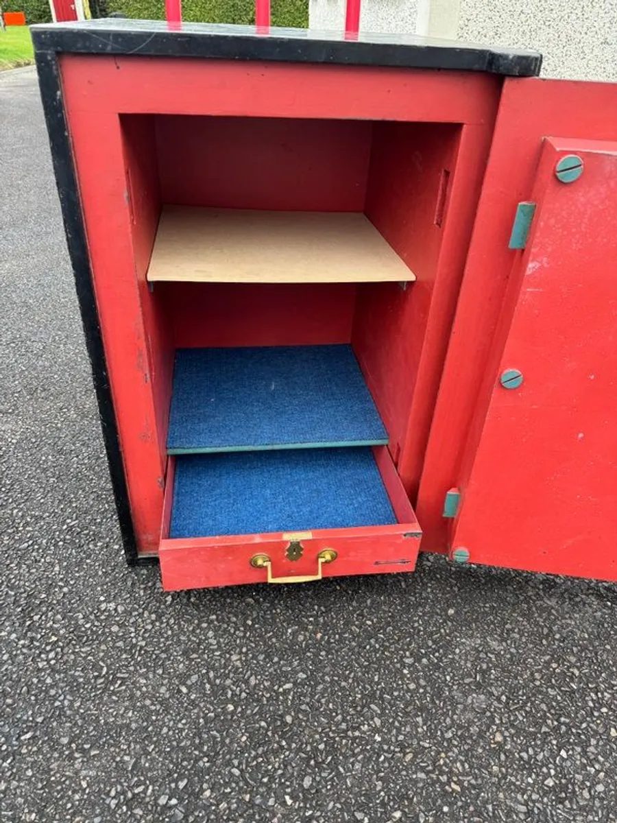 Safe - Image 4