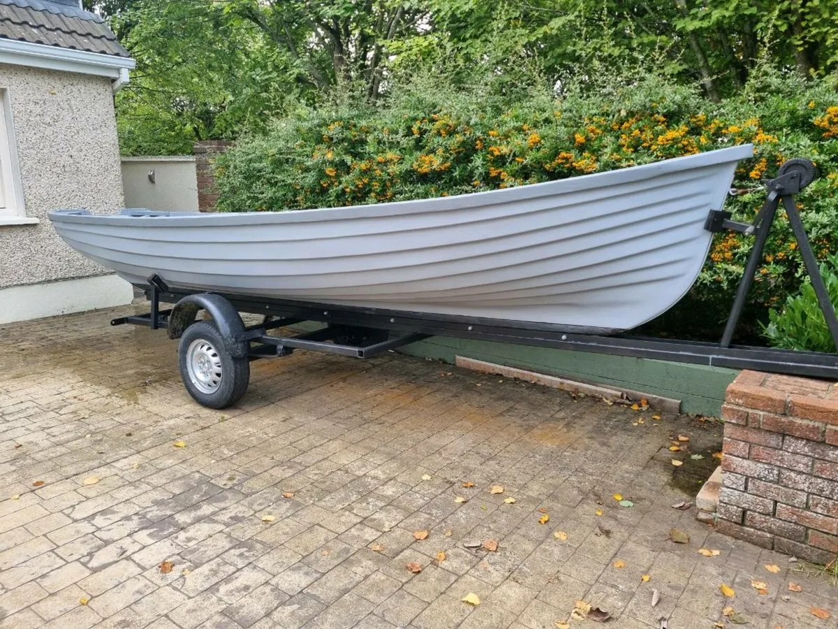 Lake boat 18ft and Honda 8hp engine - Image 1