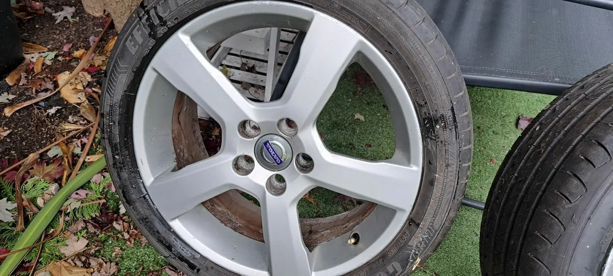 Car wheels - Image 1
