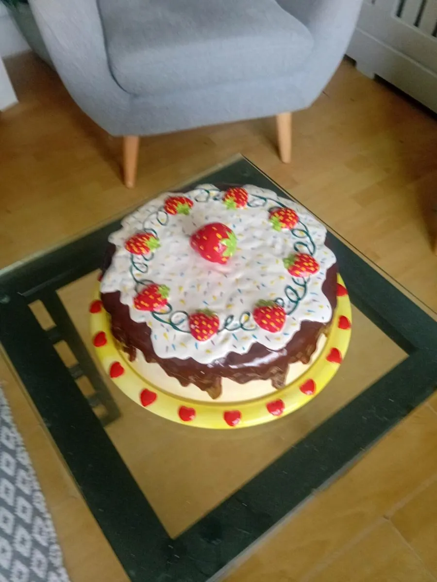 Cake Holder - Image 1